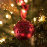 Weihnachtskugel mit Merry Chirstmas